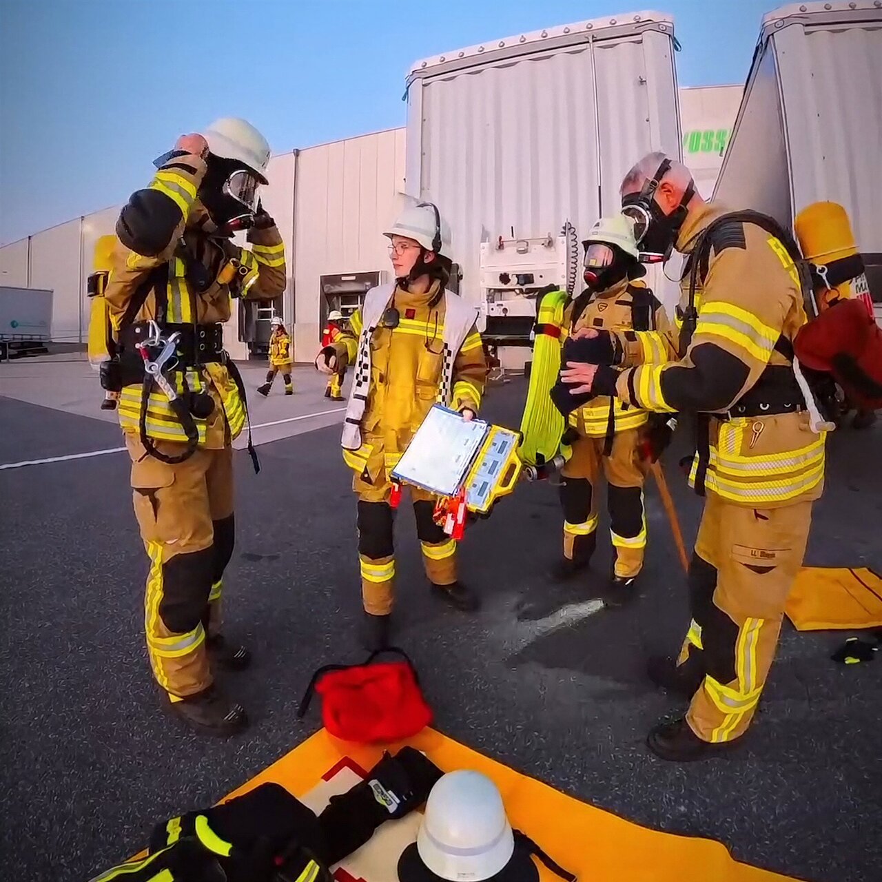 Feuerwehren nutzen Vossmann Betriebsgelände zu Übungszwecken Image 3